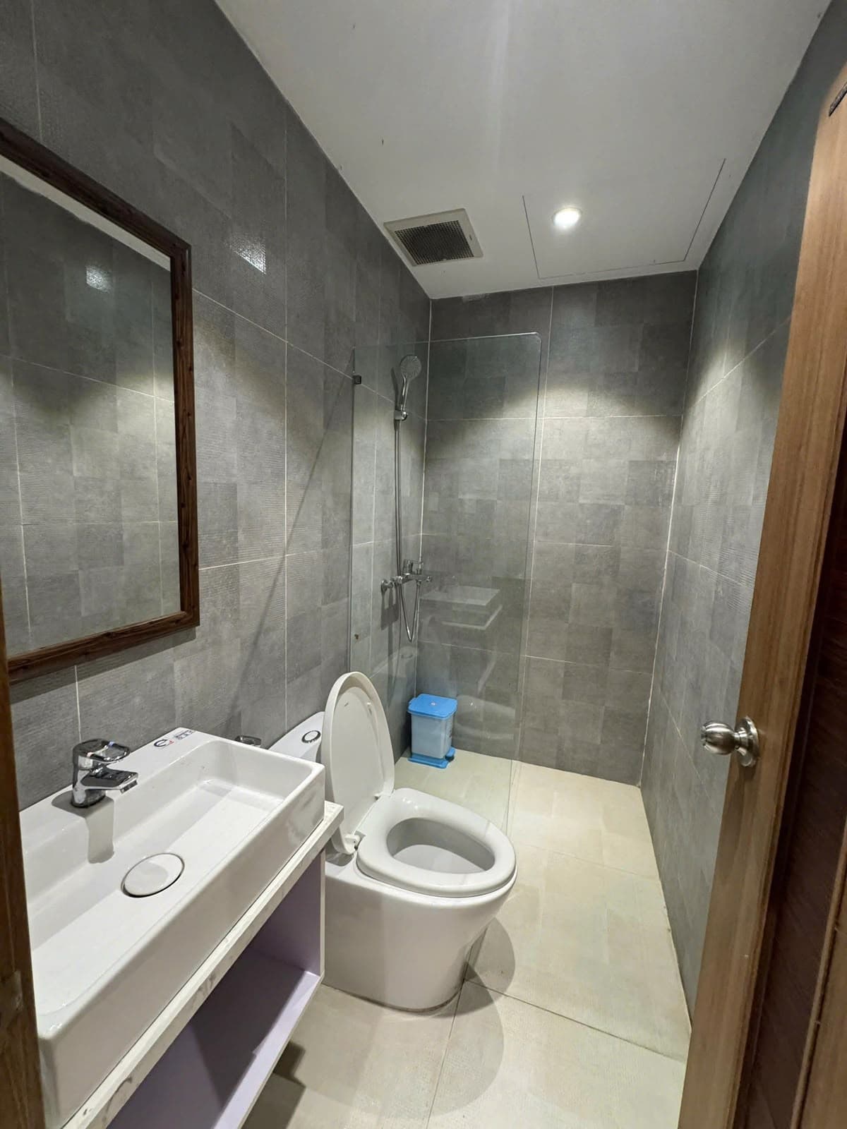 2 bedroom apartment on Chau Thi Vinh Te Street, An Thượng area
